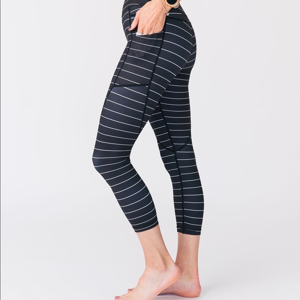 Zyia Black Stripe Pocket Light n Tight Hi-Rise Capri 20" - Picture 2 of 3